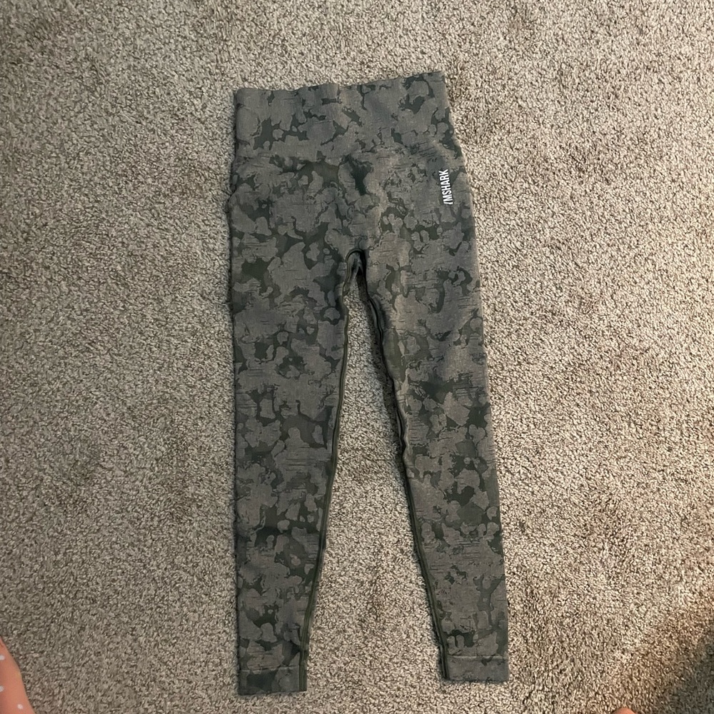 Worn once to try on. Size medium